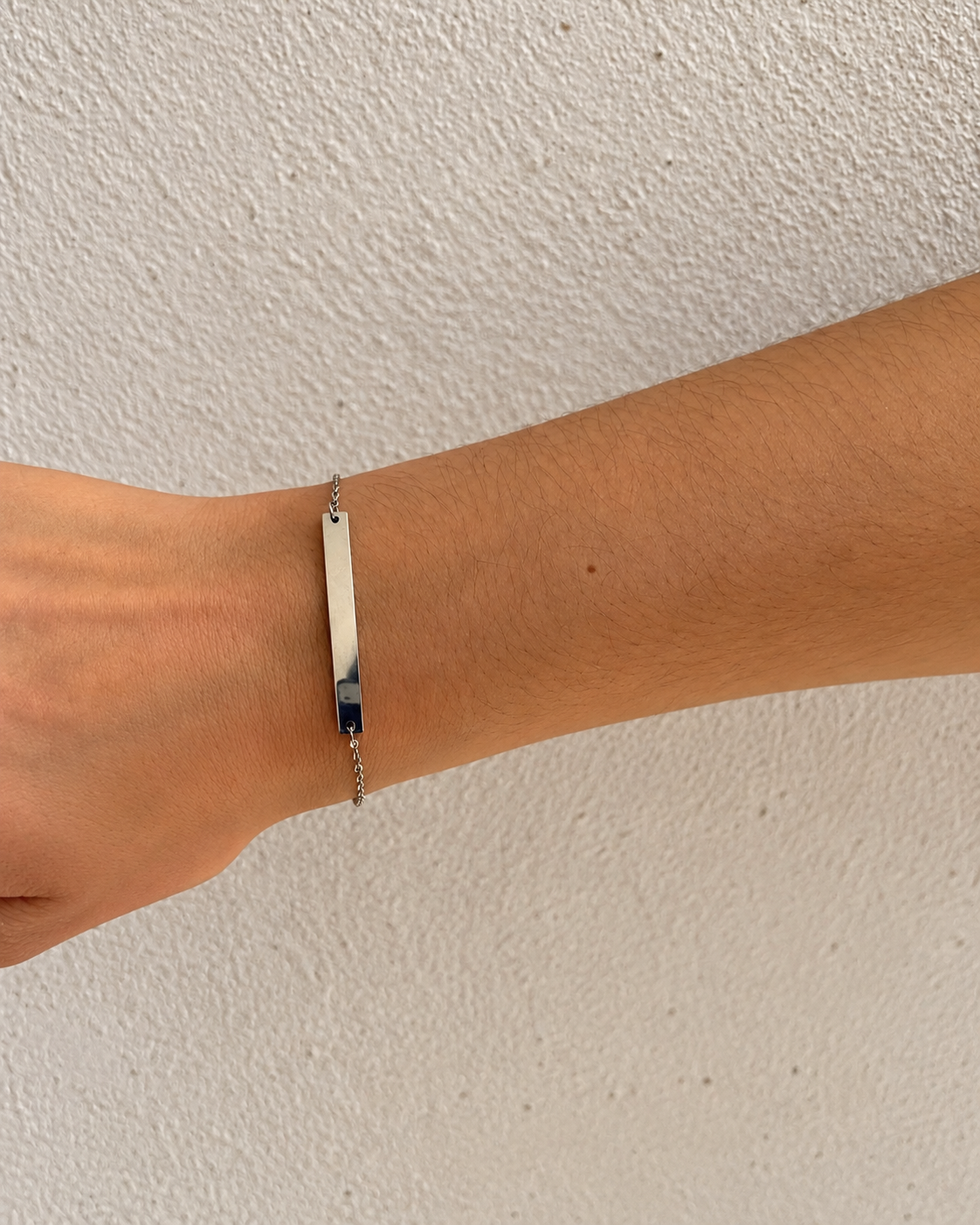 Customizable bar bracelet