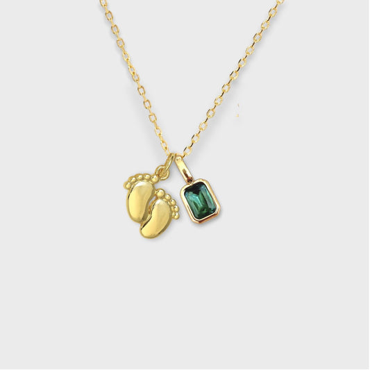 Cadena con charm de PIES DE BEBÉ y PIEDRA DE NACIMIENTO