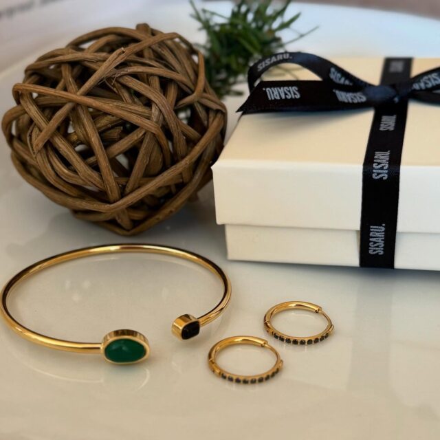 El detalle perfecto para esta Navidad está en Sisaru.

Collares, pulseras y pendientes waterproof, ideales para sorprender.

#Sisaru #joyaswaterproof #waterproofjewelry #joyaspersonalizadas